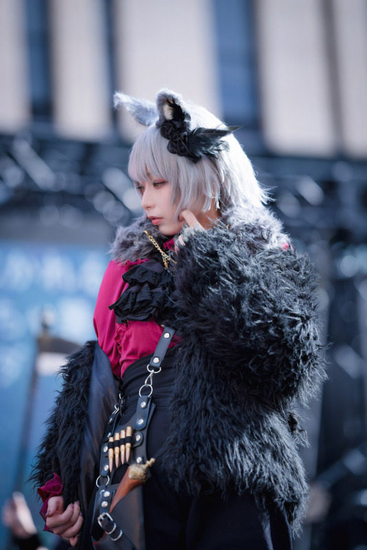 宇垣美里、銀髪人狼コスで魅了！ 人気レイヤーゆう＆シスルと語る、メイクのポイントは？【写真35枚】