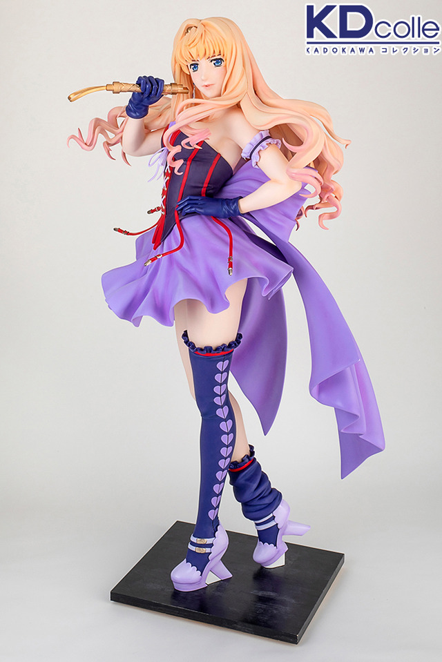 「シェリル・ノーム 等身大フィギュア」240万円（税込・送料別）（C）BIGWEST/MACROSS F PROJECT・MBS