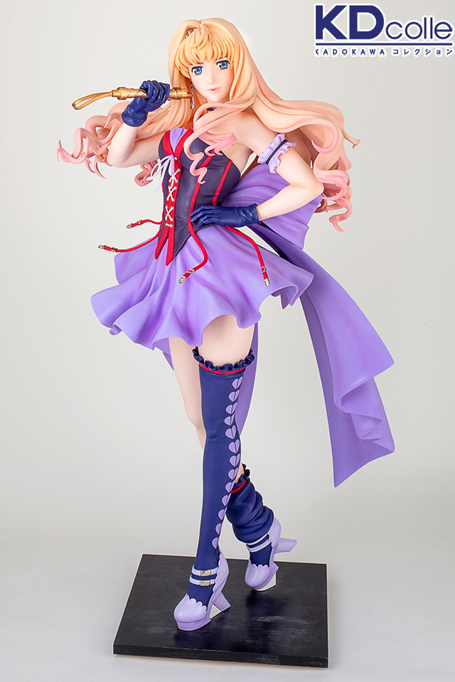 「シェリル・ノーム 等身大フィギュア」240万円（税込・送料別）（C）BIGWEST/MACROSS F PROJECT・MBS