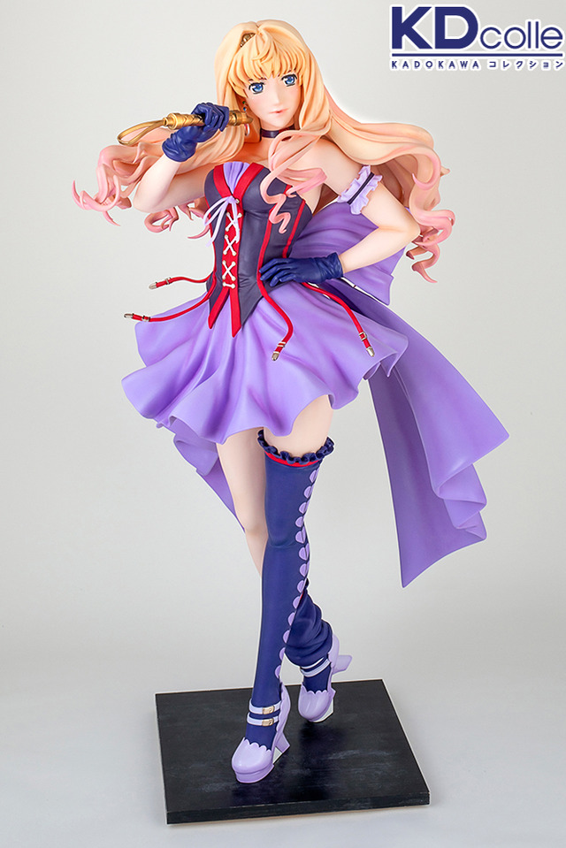 「シェリル・ノーム 等身大フィギュア」240万円（税込・送料別）（C）BIGWEST/MACROSS F PROJECT・MBS