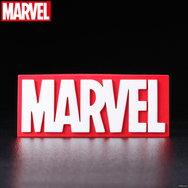「Marvel/Marvel Comic l ロゴ T シャツ＆ロゴフィギュア」7,480 円(税込）（C） MARVEL.