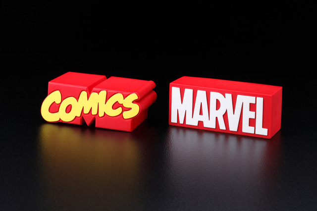 「Marvel/Marvel Comic l ロゴ T シャツ＆ロゴフィギュア」7,480 円(税込）（C） MARVEL.