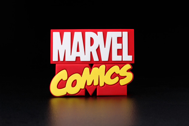 「Marvel/Marvel Comic l ロゴ T シャツ＆ロゴフィギュア」7,480 円(税込）（C） MARVEL.