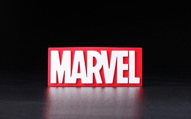 「Marvel/Marvel Comic l ロゴ T シャツ＆ロゴフィギュア」7,480 円(税込）（C） MARVEL.