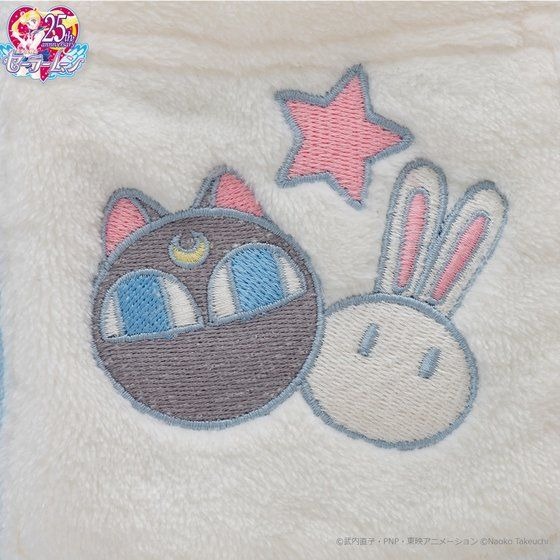「美少女戦士セーラームーン　お布団柄ふわもこジップアップパーカー」販売価格：9,240円（税込）（C）Naoko Takeuchi（C）武内直子・PNP・東映アニメーション