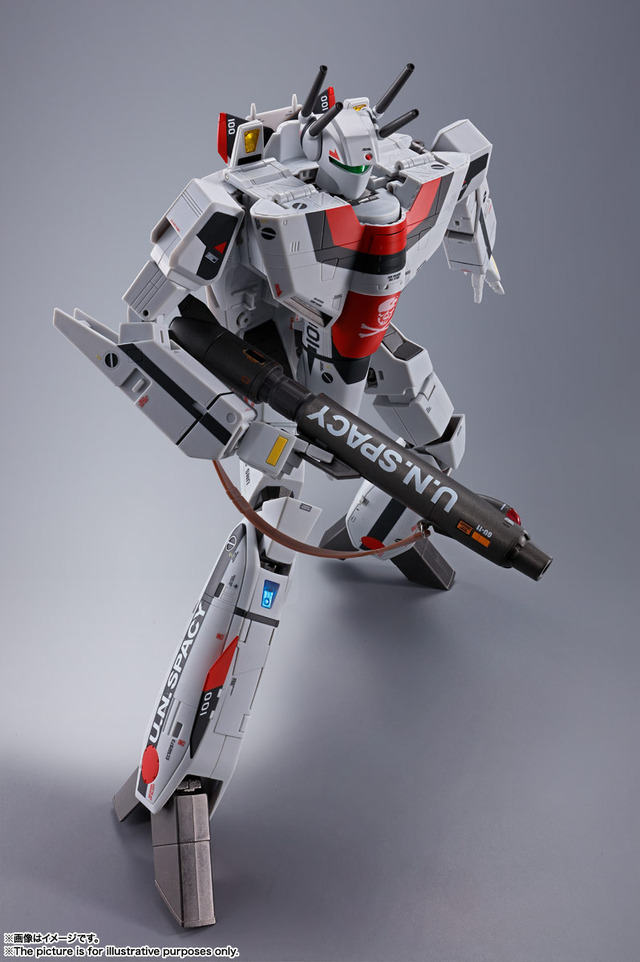 「DX超合金　劇場版VF-1S バルキリー（一条輝機）」19,800円（税込）（C）1984 BIGWEST