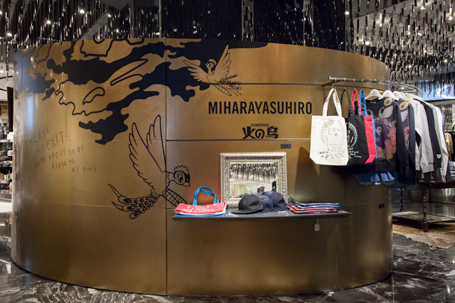 金色のファサードが印象的