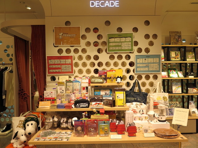 (c) FASHION HEADLINE