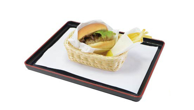 「ヒカルの碁カフェ」「院生組の帰り道 みんなで食べたハンバーガー」※敷き紙つき・980円（税込）（C）ほったゆみ・HMC・小畑健・ノエル／集英社・テレビ東京・電通・ぴえろ