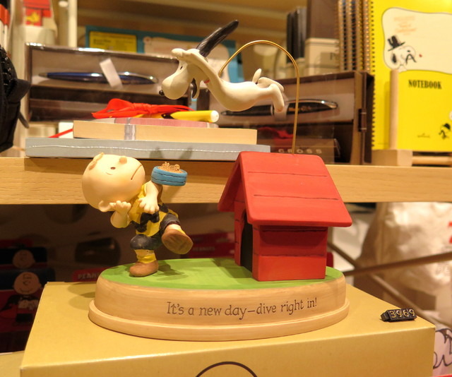 ビンテージビジュアルの置物　(c) FASHION HEADLINE