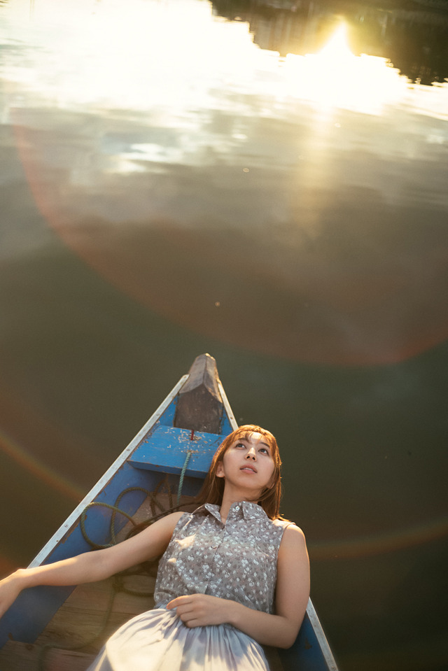 「飯田里穂写真集（仮）」3,000円（税別）