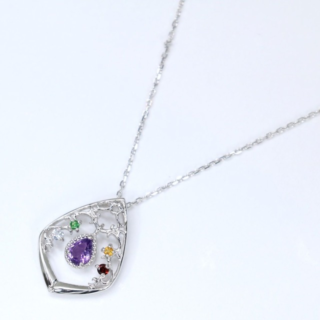 [MATERIAL CROWNコラボ]美少女戦士セーラームーン ダーク・キングダム イメージネックレスK18　66,000円（税込）（C）Naoko Takeuchi（C）武内直子・PNP・東映アニメーション