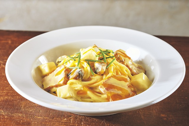 『ルパン三世リストランテ・アモーレ』白みそと豆腐のカルボナーラ（C）モンキー・パンチ／ＴＭＳ・ＮＴＶ TM & （C） Universal Studios. All rights reserved.