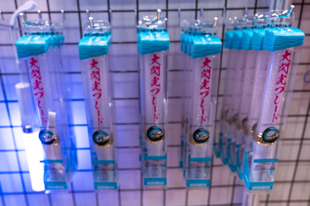 シンガポールにまでオタ芸は普及！ 業界最大手「ルミカ」大閃光ブレードのリピーターが多い理由【C3AFA】