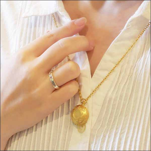 「モチーフリング＜エマver＞」8,000円（税抜）（C） 白井カイウ・出水ぽすか／集英社・約束のネバーランド製作委員会