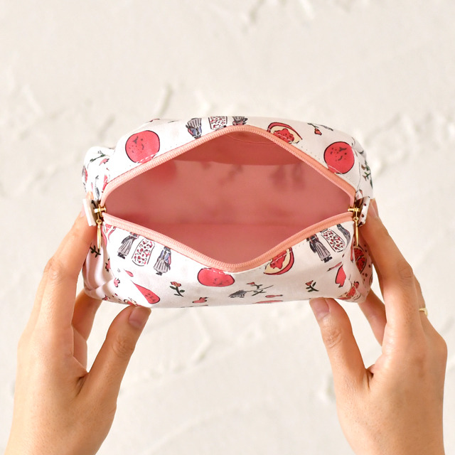 「トラペーズポーチ」和泉守兼定・歌仙兼定とザクロ 2,500円（税抜）(C) 2015-2018 DMM GAMES/Nitroplus