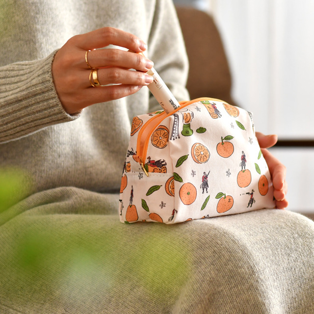 「トラペーズポーチ」陸奥守吉行とミカン　2,500円（税抜）(C) 2015-2018 DMM GAMES/Nitroplus