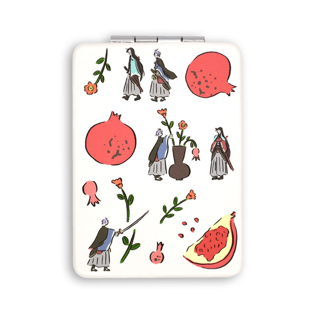 「コンパクトミラー」和泉守兼定・歌仙兼定とザクロ　1,500円（税抜）(C) 2015-2018 DMM GAMES/Nitroplus