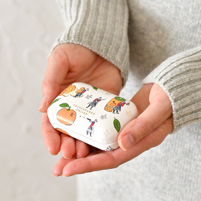 「小物ケース（ミニマルチケース）」陸奥守吉行とミカン　1,600円（税抜）(C) 2015-2018 DMM GAMES/Nitroplus