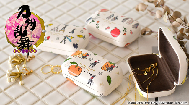「小物ケース（ミニマルチケース）」陸奥守吉行とミカン、長船派とミックスベリー、和泉守兼定・歌仙兼定とザクロ 各1,600円（税抜）(C) 2015-2018 DMM GAMES/Nitroplus