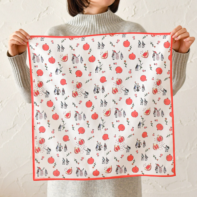 「バンダナ」和泉守兼定・歌仙兼定とザクロ 1,800円（税抜）(C) 2015-2018 DMM GAMES/Nitroplus