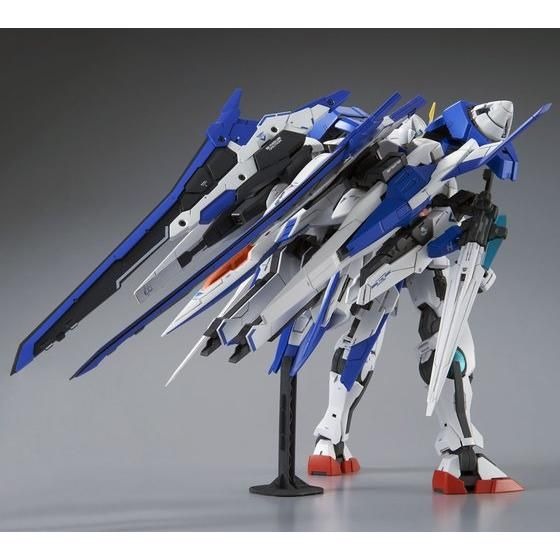 「MG 1/100 ダブルオーザンライザー」8,800円（税込）（C）創通・サンライズ