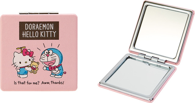 「DORAEMON HELLO KITTY」コンパクトダブルミラー｜770円（C）Fujiko-Pro （C）’76, ’19 SANRIO . 著作（株）サンリオ