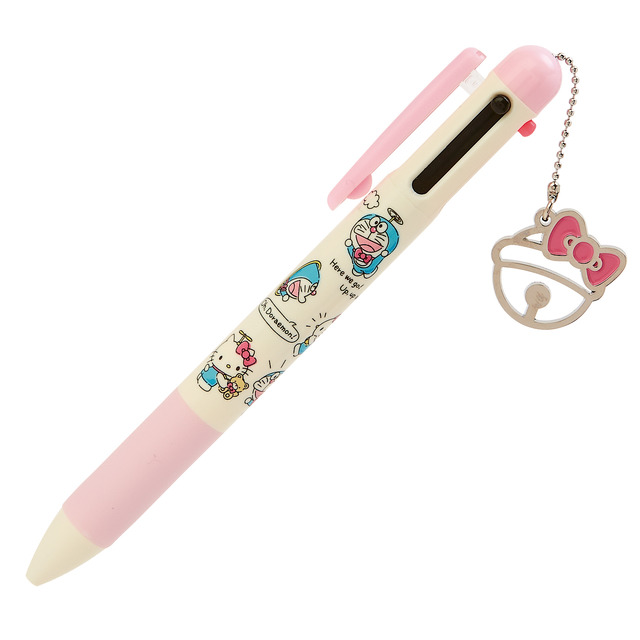 「DORAEMON HELLO KITTY」3色ボールペン&シャープペン｜990円（C）Fujiko-Pro （C）’76, ’19 SANRIO . 著作（株）サンリオ