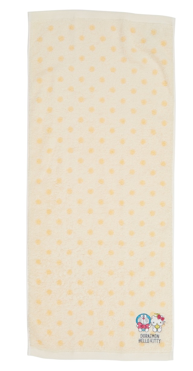 「DORAEMON HELLO KITTY」フェイスタオル｜1,430円（C）Fujiko-Pro （C）’76, ’19 SANRIO . 著作（株）サンリオ