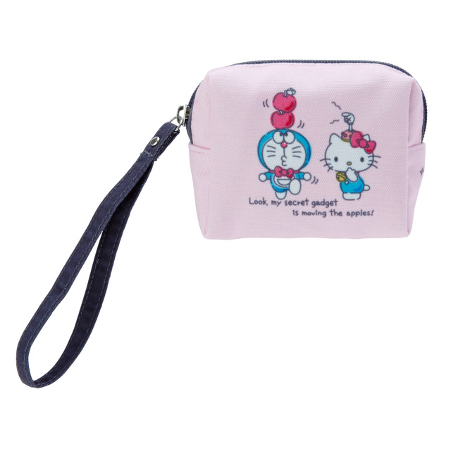 「DORAEMON HELLO KITTY」ミニポーチ｜1,320円（C）Fujiko-Pro （C）’76, ’19 SANRIO . 著作（株）サンリオ