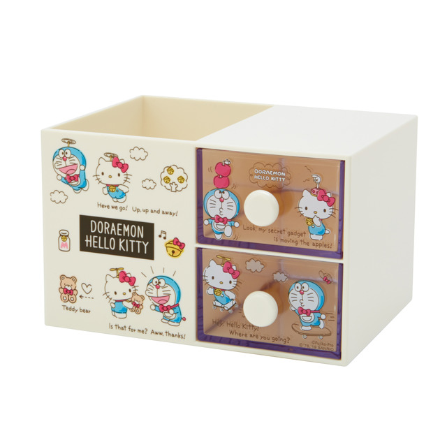 「DORAEMON HELLO KITTY」ペンスタンドチェスト｜1,760円（C）Fujiko-Pro （C）’76, ’19 SANRIO . 著作（株）サンリオ