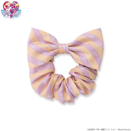 「美少女戦士セーラームーン うさぎちゃんのおやすみシリーズ」「お布団柄ヘアアクセサリー」リボン付きシュシュ：1320円（C）武内直子・PNP・東映アニメーション（C）Naoko Takeuchi