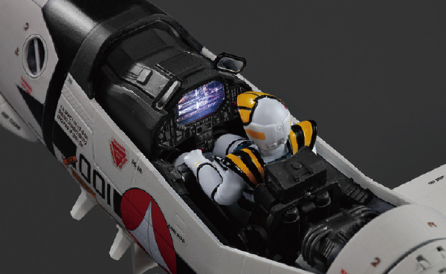 「超時空要塞マクロス VF-1バルキリー ファイターモード ダイキャストギミックモデルをつくる」創刊号特別価格：272円（税別）、2号以降：1,817円（税別）（C）1982.1984 BIGWEST