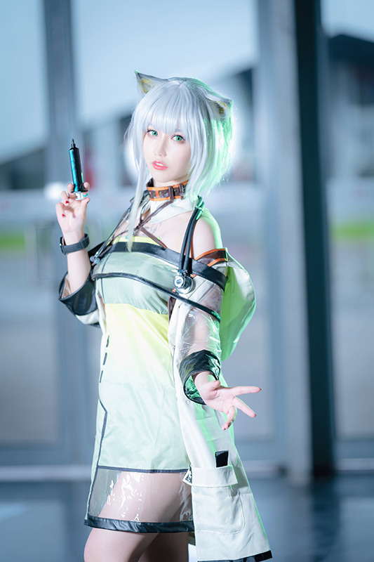 【コスプレ】吸い込まれそうな透明感…！ 中国人気レイヤー・洛洛子「アークナイツ」ケルシーコス【写真32枚】