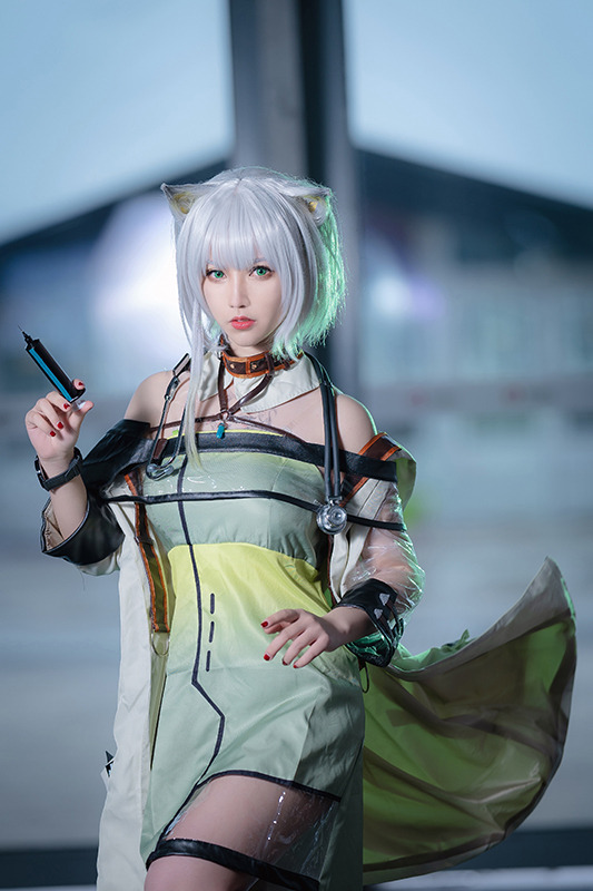 【コスプレ】吸い込まれそうな透明感…！ 中国人気レイヤー・洛洛子「アークナイツ」ケルシーコス【写真32枚】