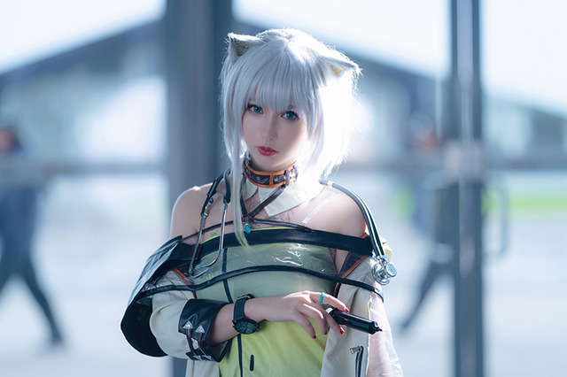 【コスプレ】吸い込まれそうな透明感…！ 中国人気レイヤー・洛洛子「アークナイツ」ケルシーコス【写真32枚】
