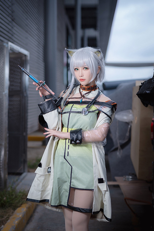 【コスプレ】吸い込まれそうな透明感…！ 中国人気レイヤー・洛洛子「アークナイツ」ケルシーコス【写真32枚】