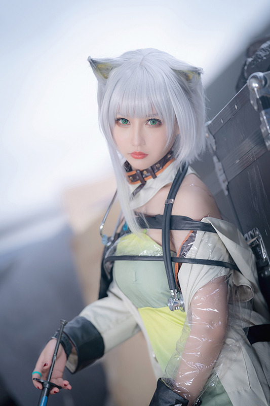 【コスプレ】吸い込まれそうな透明感…！ 中国人気レイヤー・洛洛子「アークナイツ」ケルシーコス【写真32枚】