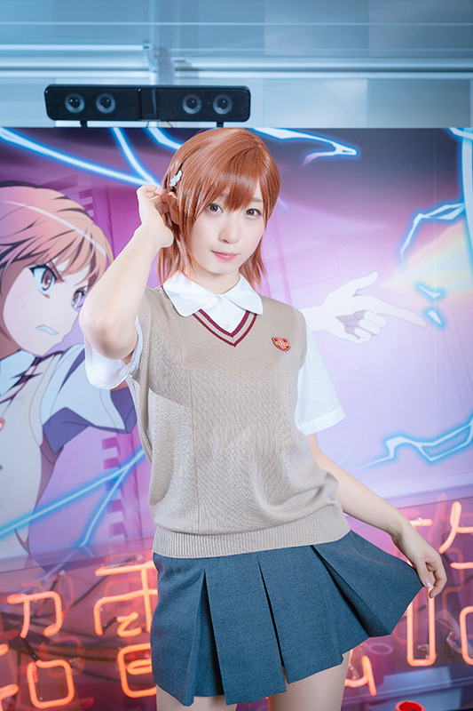 【コスプレ】伊織もえが「とある」御坂美琴に！ 自動販売機を蹴り飛ばす名シーンも再現【写真20枚】