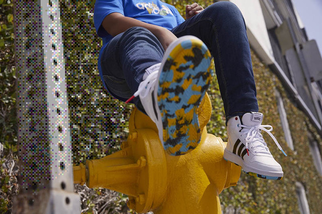 「ADIHOOPS MID 2.0 PKM キッズ」5,490円（税抜）（C）2020 Pokemon.（C）1995-2020 Nintendo/Creatures Inc. /GAME FREAK inc.