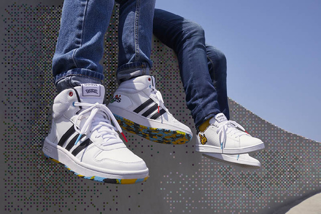 「ADVANCOURT PKM キッズ」4,990円（税抜）「ADIHOOPS MID 2.0 PKM キッズ」5,490円（税抜）（C）2020 Pokemon.（C）1995-2020 Nintendo/Creatures Inc. /GAME FREAK inc.