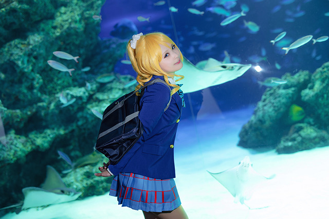 【コスプレ】「ラブライブ！」絢瀬絵里とロマンチックに水族館で…注目レイヤー・天音ありぃ【写真19枚】