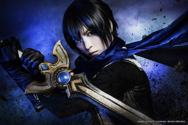 『盾の勇者の成り上がり』天木 錬（演：松井勇歩（劇団Patch））（C） 2019 アネコユサギ／KADOKAWA／盾の勇者の製作委員会