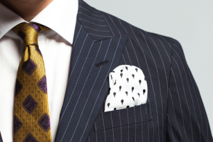 TVアニメ『ジョジョの奇妙な冒険 黄金の風』コラボスーツ ブローノ・ブチャラティモデル◆ジャケット ￥28,000(税抜)◆パンツ ￥12,000(税抜)（C）LUCKY LAND COMMUNICATIONS/集英社・ジョジョの奇妙な冒険 GW 製作委員会