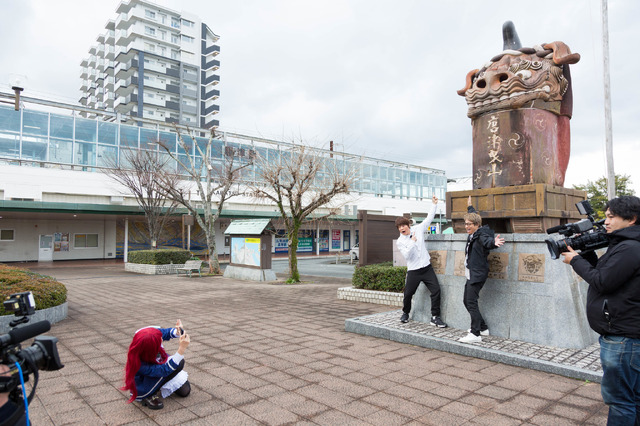 『ロンブー淳のゾンビランドサガ聖地巡礼ツアー』唐津駅前広場（C）2020. TVQ Kyushu Broadcasting Co.,Ltd. All Rights Reserved.