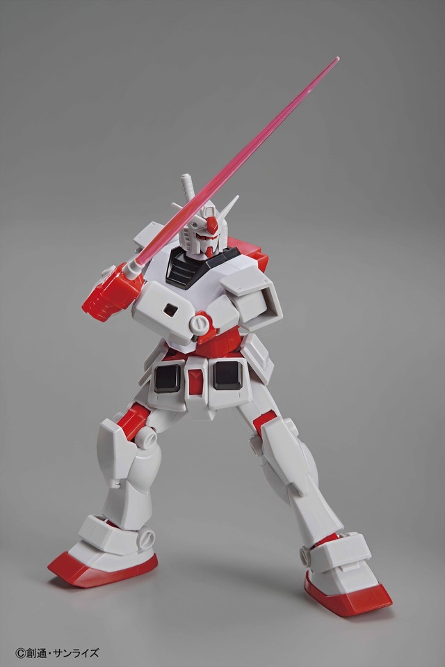 「ガンプラ 40 周年×ユニクロ ガンプラ特典付き UT」2020 年 3 月末発売予定、1,650 円（税 10%込）（C）創通・サンライズ