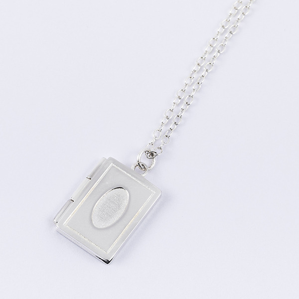 『遊☆戯☆王デュエルモンスターズ』コラボレーションネックレス 海馬瀬人モデル  各10,800円(税別)（C）高橋和希 スタジオ・ダイス／集英社・テレビ東京・ＮＡＳ