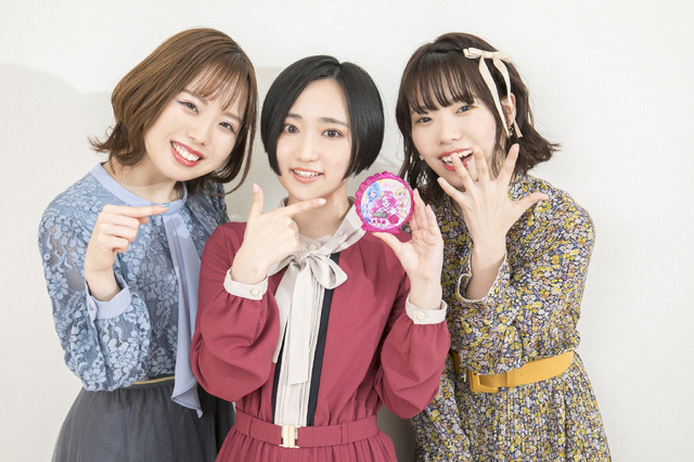悠木碧（真ん中）、依田菜津（左）、河野ひより（右）