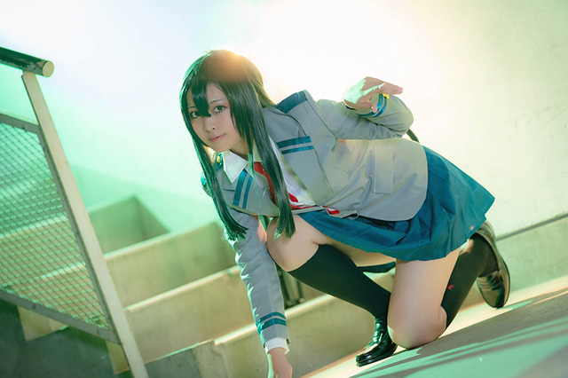 【コスプレ】「ヒロアカ」蛙吹梅雨ちゃんの躍動感を再現！ 女子高生レイヤー・KAPI【写真17枚】