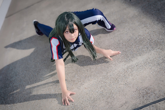 【コスプレ】「ヒロアカ」蛙吹梅雨ちゃんの躍動感を再現！ 女子高生レイヤー・KAPI【写真17枚】